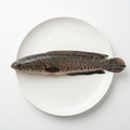 Hel Mud Fish Ca Loc på vit tallrik, illustrativ produktbild.